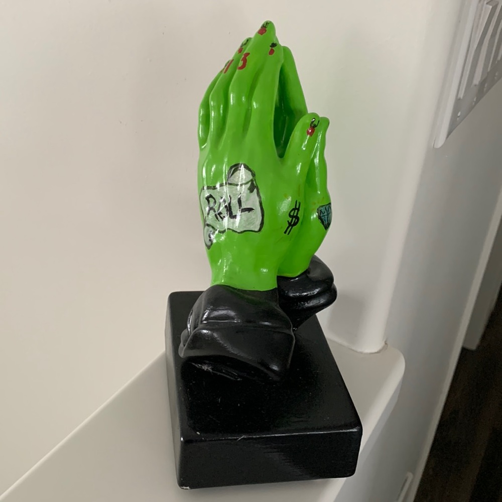 Rock ‘n Roll tattoo zombie praying hand statue